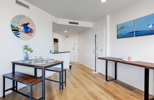 Takapuna Apartment | Luxurious Takapuna 1BR Apt Gym Tennis Rooftop HotTub