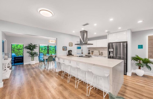 Plantation House | Luxury+ Fun | Heated POOL | Games | 15 min to FLL