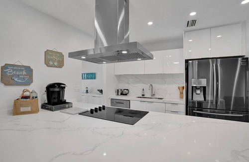 Plantation House | Luxury+ Fun | Heated POOL | Games | 15 min to FLL
