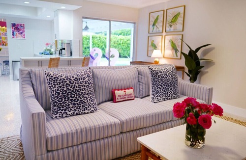 North Palm Beach House | Luxury Home | Heated Salt Pool Walk to BEACH! BBQ, EV, Fast WIFI Golf Simulator