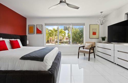 North Bay Village House | Luxury House 4 beds heated Pool w Jaccuzzi