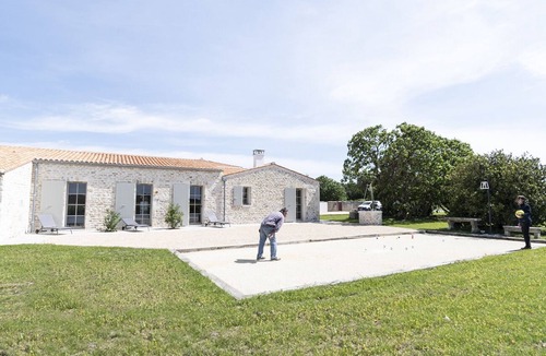Saint-Pierre-d'Oleron House | Luxury oleronnaise farmhouse at the foot of the vines with private enclosed swimming pool