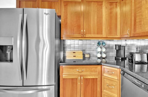 Southwest Villa | Lxure Villa! Pool BBQ WiFi+ WorkSpace SwingSet 3Bdrm 5 Min. to beach