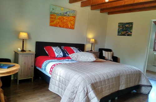 Savignac-de-Duras Bed & Breakfast | Maison à votre santé, room Vue de château, B&B close to Saint-Emilion, Bordeaux