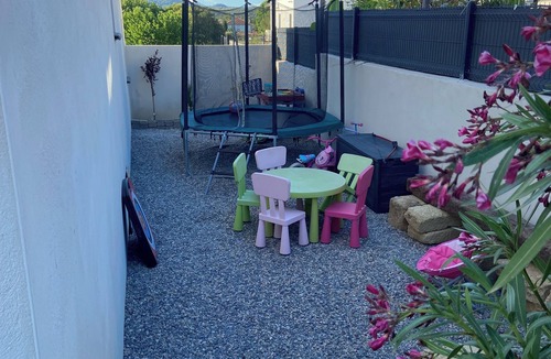 Aigues-Vives House | Maison Agréable, Piscine Chauffée, Jacuzzi, 20 Minutes de la Mer