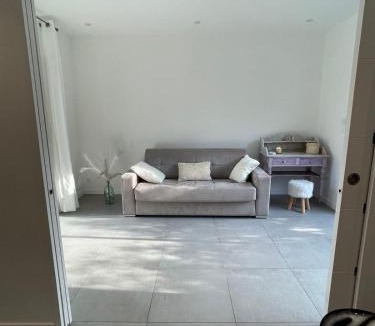 Brindas Apartment | Maison Appart, Le Cocon Brindasien, 20 min de Lyon, 66 m2