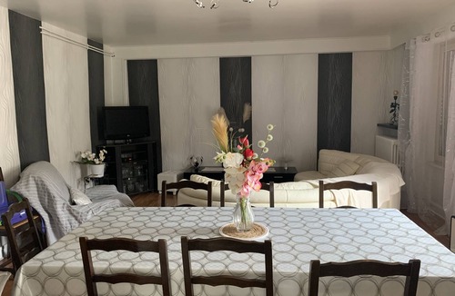 Saint-Pierre-Colamine House | Maison Chaleureuse