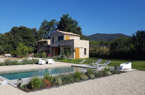 Lauris House | Maison des Vignes: Swimming pool and charm in Lauris
