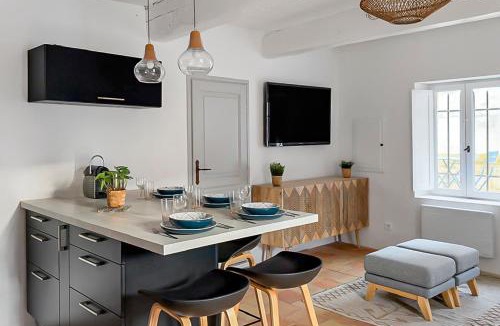Mallemort House | Maison rénovée avec terrasse et parking privé