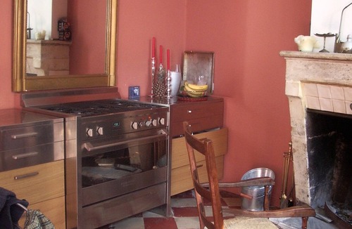 Vertheuil House | Manoir between wine and ocean, sleeps 6, village square in hamlet. Peace, nature.