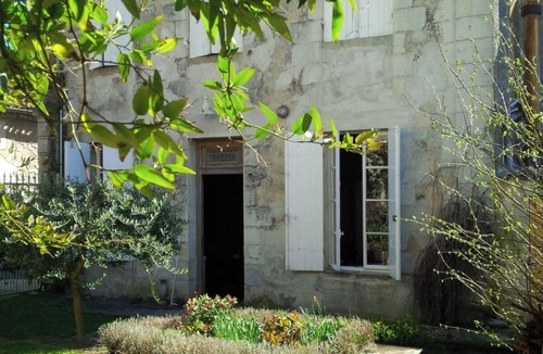 Vertheuil House | Manoir between wine and ocean, sleeps 6, village square in hamlet. Peace, nature.