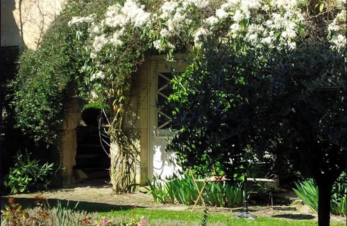 Vertheuil House | Manoir between wine and ocean, sleeps 6, village square in hamlet. Peace, nature.