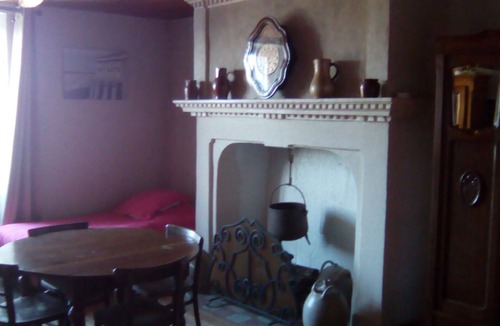 Beaumont Bed & Breakfast | Manoir Le Cristal, Futuroscope from 33 euros