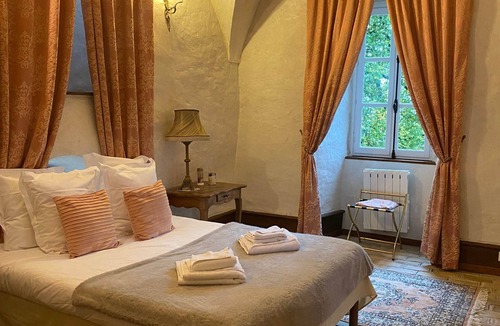 Montanges Bed & Breakfast | Master Suite in the Castle Tower