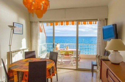 Menton Apartment | Menton apartment with terrace, air conditioning and garage