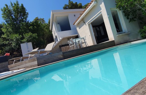 Tarcu House | MINI VILLA 2/4 persons LUXURY - QUIET - CHARM. PRIVATE POOL/JACUZZI WITH SEA VIEW.
