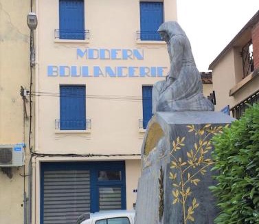 Quillan House | Modern Boulangerie, large 6 bedroom village house