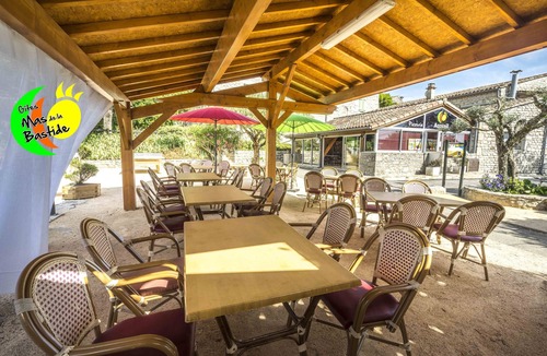 Joyeuse House | Modern cottage, swimming pools, Wifi, playground, village of gites closed and sported