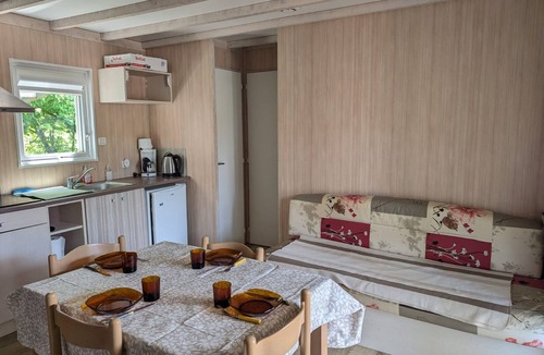 Egliseneuve-d'Entraigues Ski Chalet | Modern mobile home in Auvergne nature