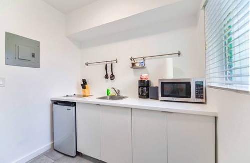 Northeast Miami Apartment | Modern Miami Studio Near Design District