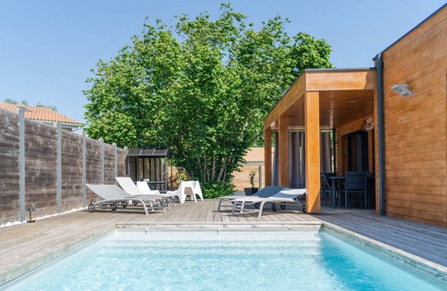 La Teste-de-Buch House | Modern wooden villa with heated pool