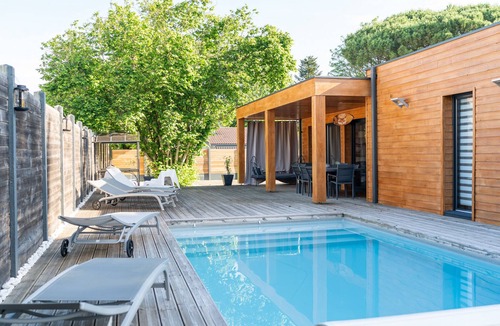 La Teste-de-Buch House | Modern wooden villa with heated pool