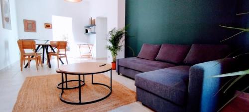 Avignon City Centre Apartment | My flat with terrasse in Avignon! Disney Prime vidéo
