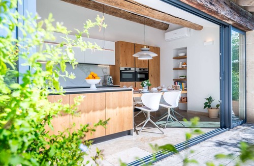 Eygalieres Villa | New Eygalières Farmhouse: 6BR/Pool/Garden/Views