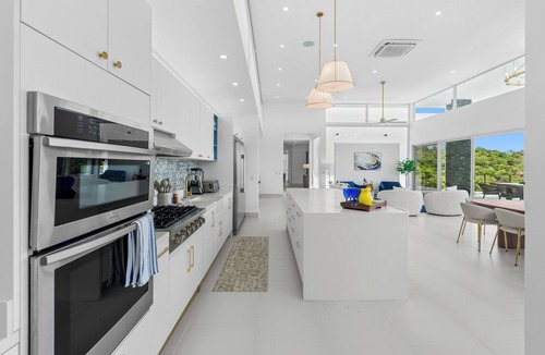 Coco House | New Gated Home - 6 Suites - Vacation Planning Included!