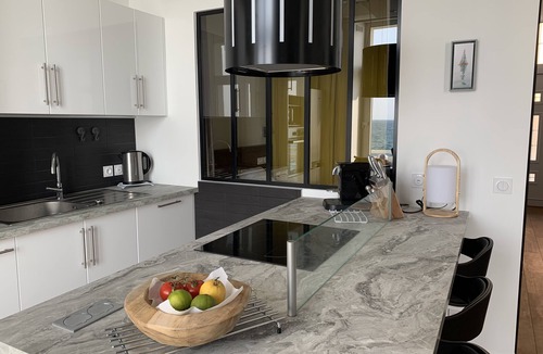 Parame Apartment | NEW! Magnificent SEA view . Superb apartment (3 *) renovated feet in the water