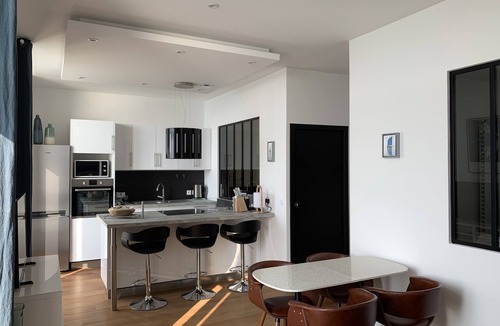 Parame Apartment | NEW! Magnificent SEA view . Superb apartment (3 *) renovated feet in the water