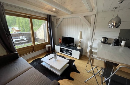 Les Claux Apartment | Newly renovated Vars les Claux snow front apartment, mountain view terrace.
