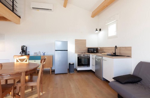 Eyragues Apartment | Nice apartment in Eyragues with WiFi