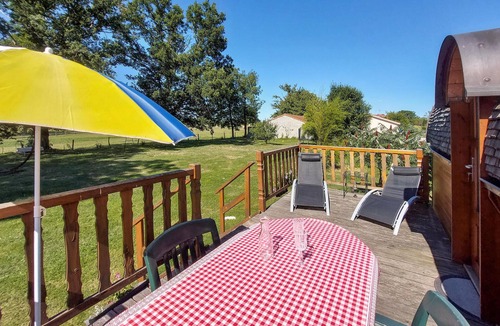 Pouilly-sous-Charlieu House | Nice (sta)caravan in Pouilly-Sous-Charlieu
