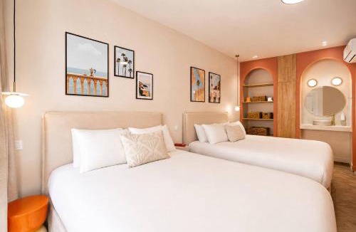 Old Town Apartment | Old Nice - Luxury new 5BR - Sleeps 12 - AC