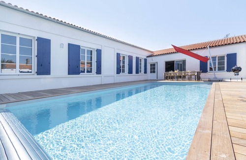 La Cotiniere Villa | Old village school with swimming pool