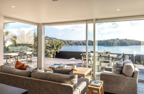 Oneroa House | Oneroa Luxury Waterfront - Sea Views Near Village