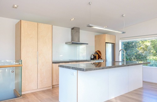 Onetangi House | ONETANGI SEAVIEWS | Be My Guest