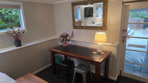 Murrays Bay Bed & Breakfast | Paradise on the Shore Auckland with large Spa Pool