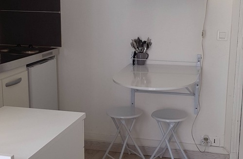 15th Arrondissement Apartment | Paris 15 : Cosy, secure studio with small balcony in a quiet location. Transport, vélib'.