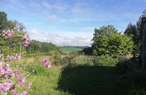 Bouteilles-Saint-Sebastien Cottage | Peaceful house with gîte, permaculture garden, artist's studio to visit