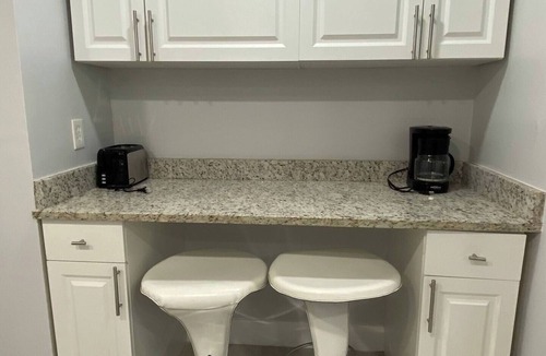 Hollywood Apartment | Peaceful mini luxury suite in a quiet, private setting – minutes from Hard Rock, beaches & FLL Airport.