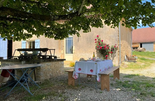 Sainte-Foy-de-Longas House | Périgord Farmhouse "Chez Reine" – Authenticity and Tranquility in the Heart of Nature
