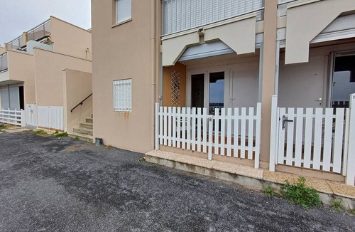 Balaruc-les-Bains Apartment | Pleasant studio with loggia and pets allowed – Balaruc-les-Bains