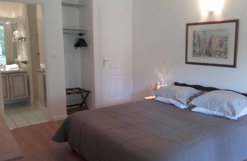 Pernes-les-Fontaines Hotel | Prato Plage