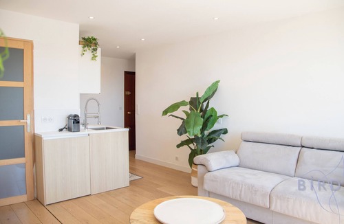 Cannes La Bocca Apartment | PRETTY STUDIO WITH SEA VIEW A/C, SWIMMING POOL, TENNIS