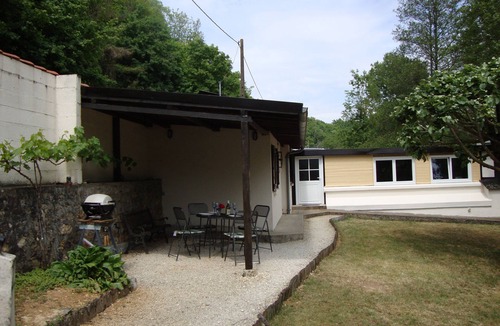 Civray Cottage | Private cottage with it's own fishing & pet friendly!