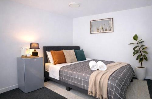 Massey House | Private Garden Guesthouse with Ensuite - Near Westgate