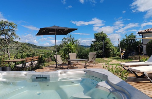 Lagorce House | Private house with jacuzzi