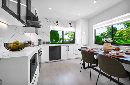 Seybold Apartment | Private Miami Getaway mins from Wynwood, Design District, Midtown & South Beach